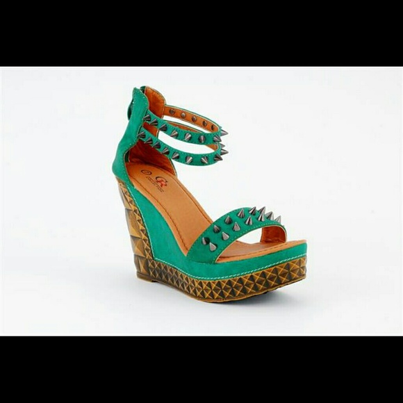 NW w/Box wedges with spikes