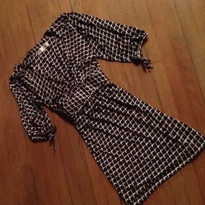 Printed dress with back tie to synch in waist