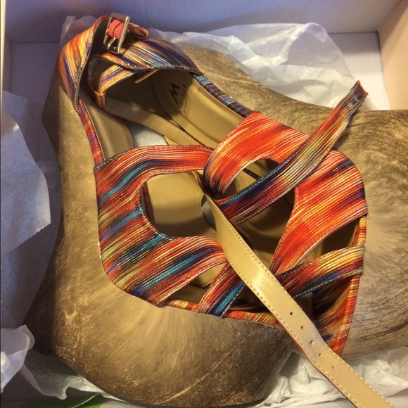 Brand new never worn multi colored wedge