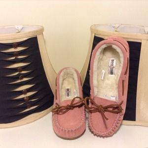 Minnetonka suede pink moccasin. KIDS!!!