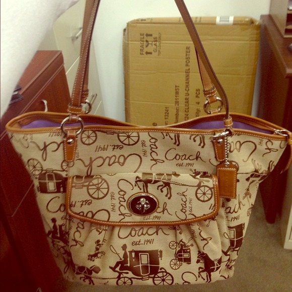 💯auth‼️NEVER USED‼️LARGE COACH PURSE‼️‼️ - Picture 1 of 3