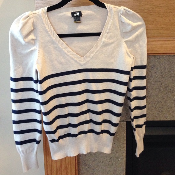 Warm cotton beige v-neck with navy stripes