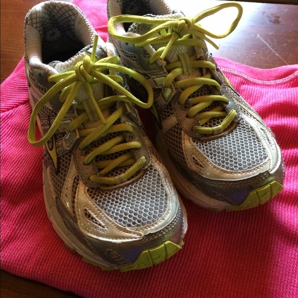 BROOKS DNA SZ 8 running shoe