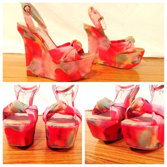 Alice + Olivia Floral Platform Wedge Sandals 37 7
