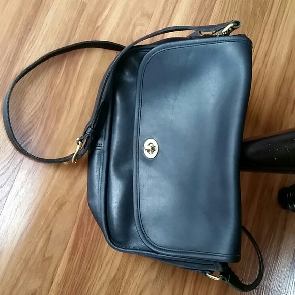 Coach Black Med Handbag #9790-Pre-owned - Picture 2 of 4