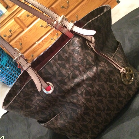 MK purse    ON HOLD !