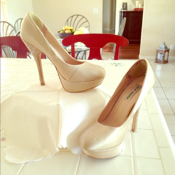 Steve Madden beige heel