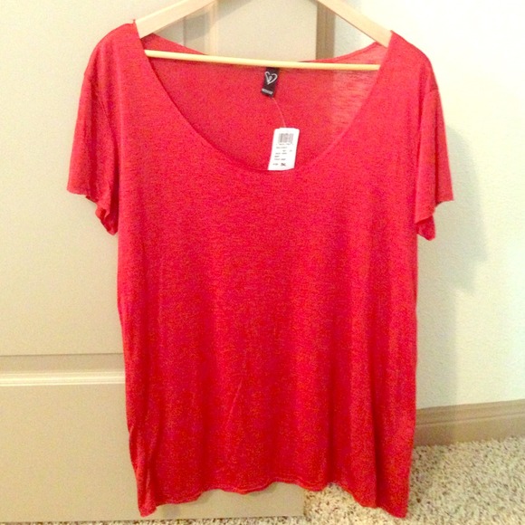 Loose fitting everyday tee
