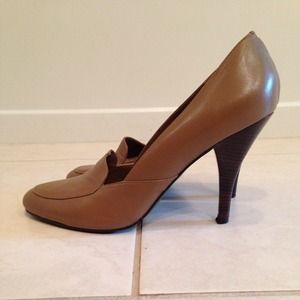 Leather pump