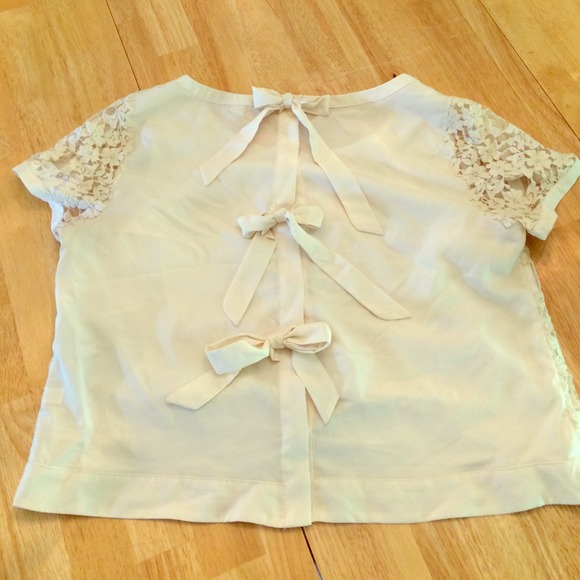 Lace front, bows in back shirt