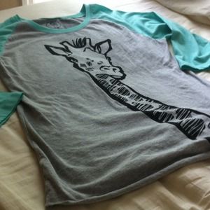 Gray giraffe baseball tee