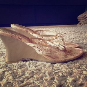 Gold wedges with a bow