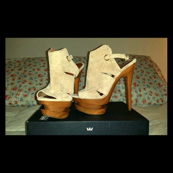 Jessica Simpson platform suede sandals! - Picture 1 of 1