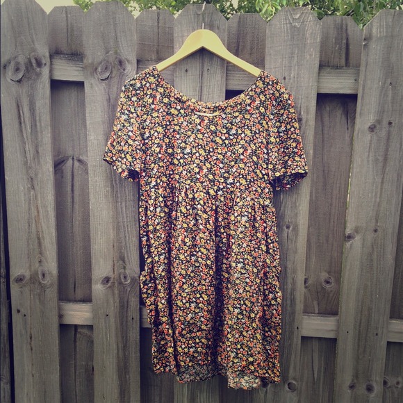 Pellini Dresses & Skirts - 70's floral print short sleeve dress with pockets