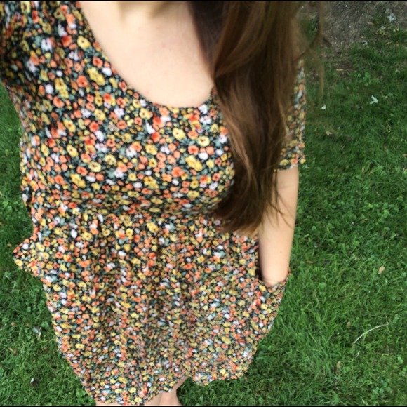 70's floral print short sleeve dress with pockets - Picture 4 of 4