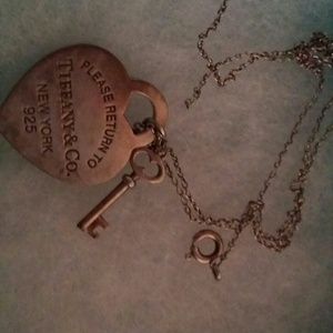 Authentic tiffany & Co necklace no engaging