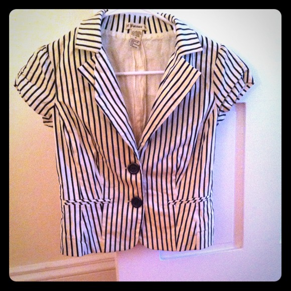 Off white & black pin striped blazer!!!