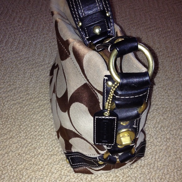 Coach Medium Carly Bag: Style #10619 - Picture 2 of 4