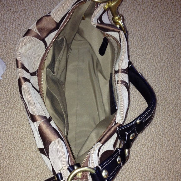 Coach Medium Carly Bag: Style #10619 - Picture 3 of 4