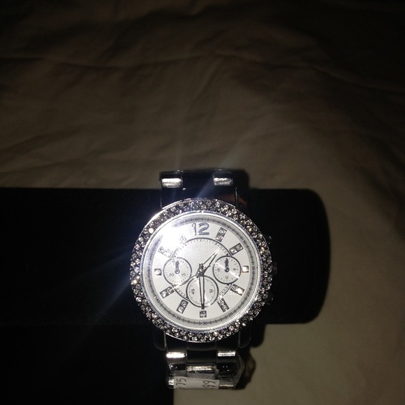 Silver watch - Picture 1 of 4