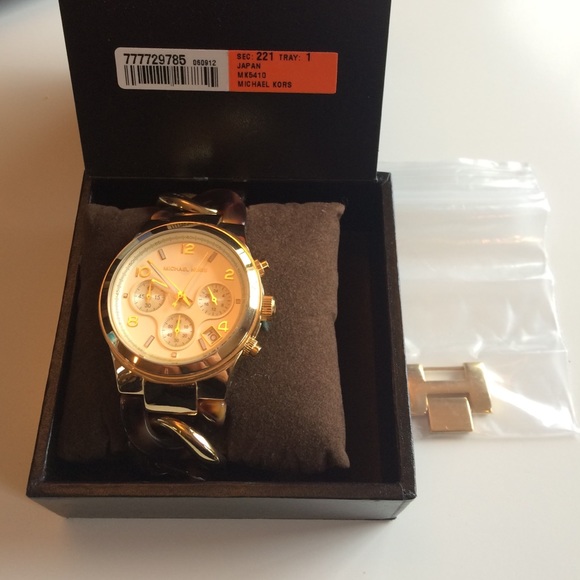 Michael Kors Tortoise Link Watch - Picture 4 of 4