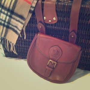 Rodd and Gunn all leather shoulder bag.