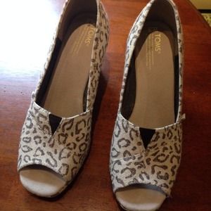 TOMS size 10 canvas wedges