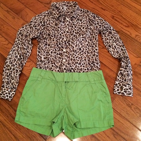 g r e e n • s h o r t s - Picture 1 of 3