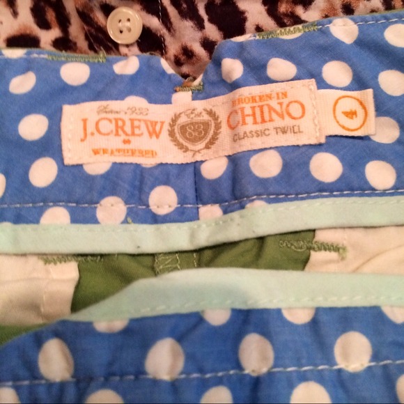 g r e e n • s h o r t s - Picture 2 of 3