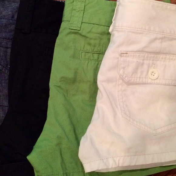 g r e e n • s h o r t s - Picture 3 of 3