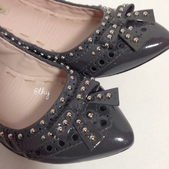 MIU MIU PATENT STUDDED FLATS (39) - Picture 2 of 4