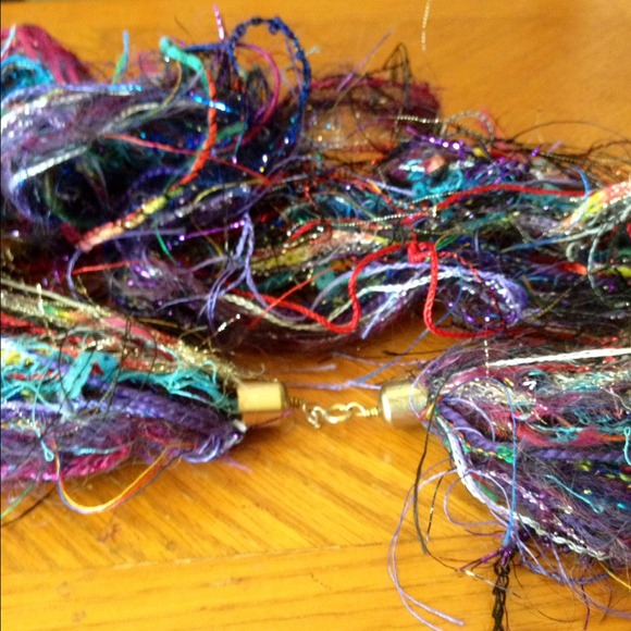 Colorful neck accessory - Picture 3 of 3