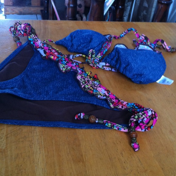 Bathing suit - Picture 2 of 4