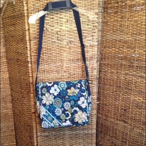 ⛔️Reduced⛔️ Blue Vera Bradley Messenger Bag