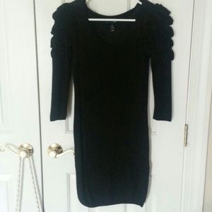 Black shoulder puff dress