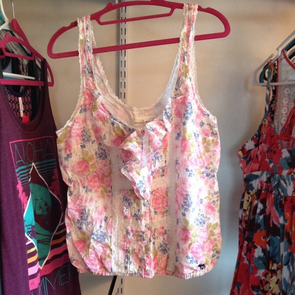 Abercrombie and Fitch tank top! 🌸