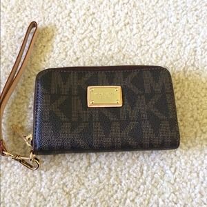 Michael Kors Iphone 4/4S Wristlet/Wallet