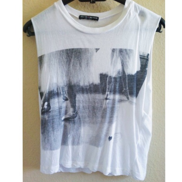 Brandy Melville Cropped Muscle Tank 💕