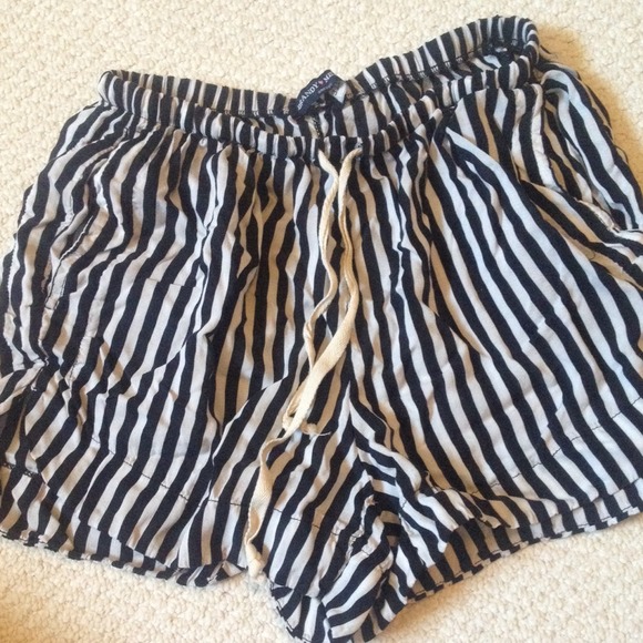 Brandy Melville Eve shorts high waisted