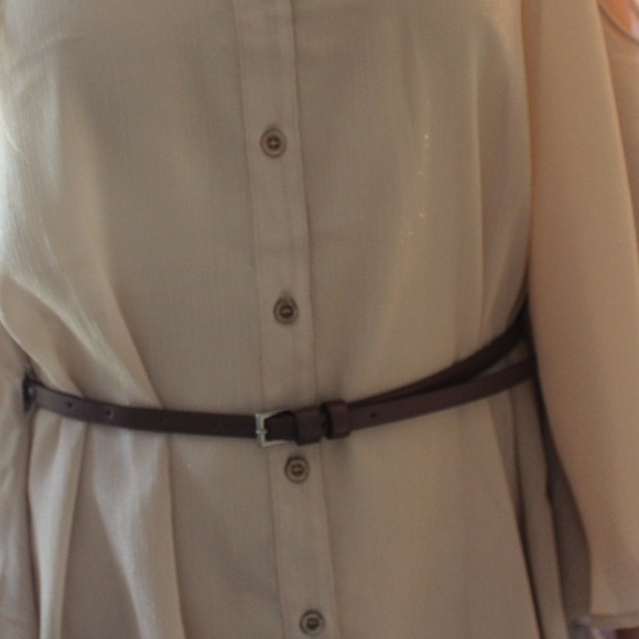 ⬇️Taupe shoulder cut out belted chiffon top - Picture 4 of 4
