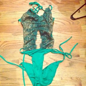 Small scrunch bottom Beach bunny mono link green