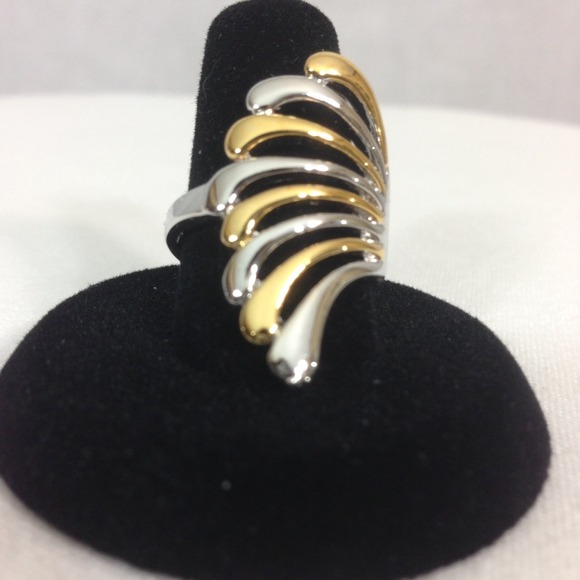 Fashion Gold tone and silver tone mix Ring Size 7.5