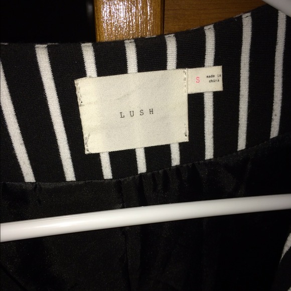 Black and white cropped blazer - Picture 3 of 3