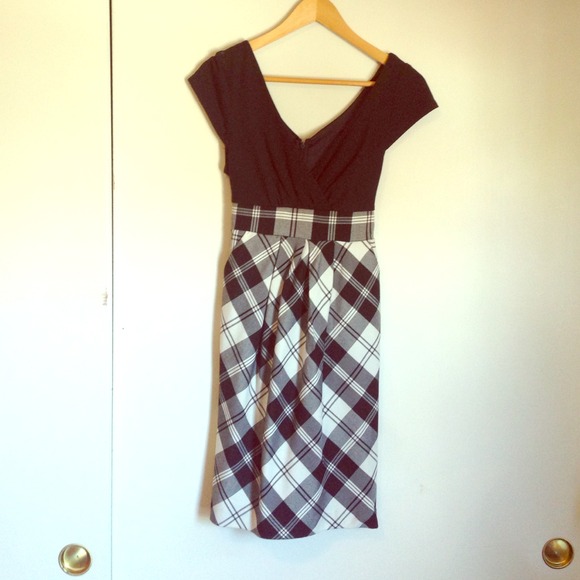 Plaid dress with side pockets