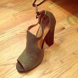 Chunky olive cutout booties never worn