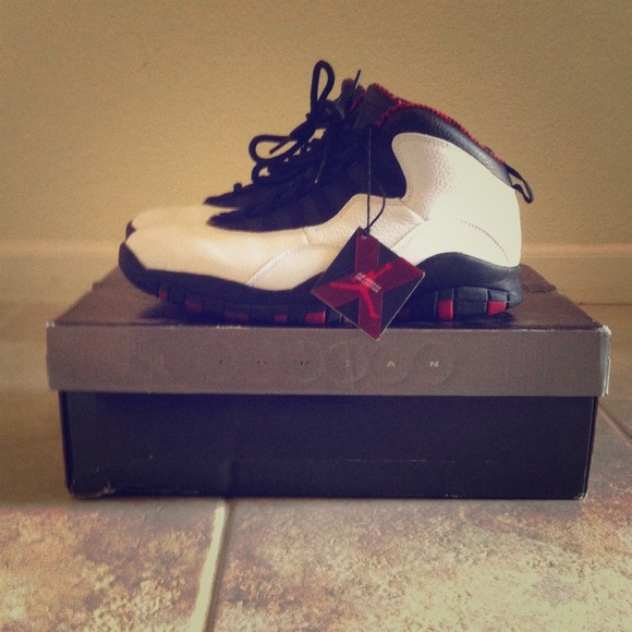Jordan Chicago 10s - Picture 1 of 4