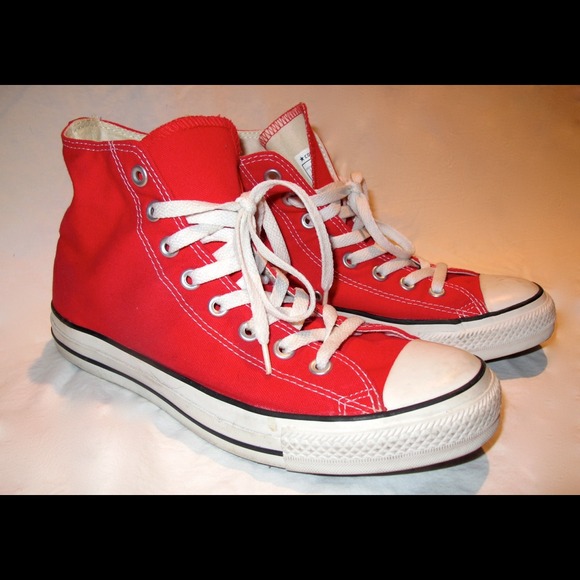 Converse Chuck Taylor Classic Hightops in Red