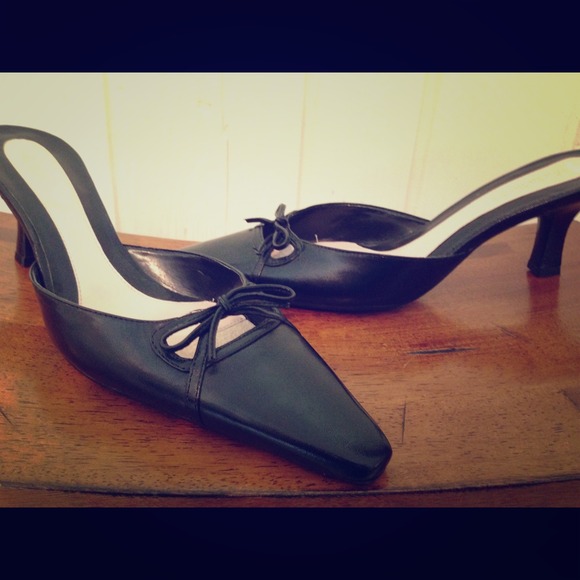 Price drop! Black pointed slide heels