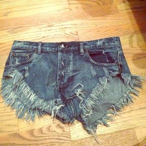 Dark wash destroyed One Teaspoon Bonitas shorts 26