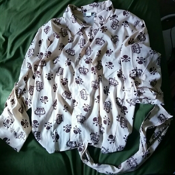 NWOT Skull button up dress shirt